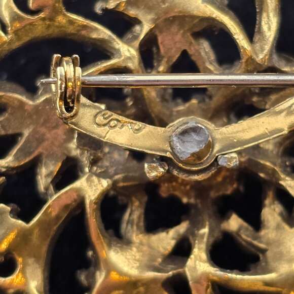 Vintage Coro Gold-Tone Baroque Brooch With Blue Rhinestones Floral Design - Picture 6 of 10